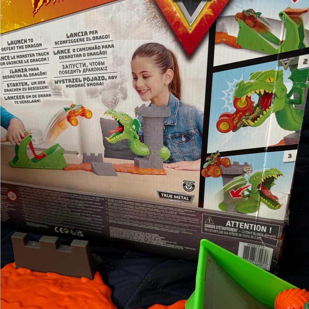 Monster Jam Dragon Playset and red Stunt dial playset - Picture 6 of 13